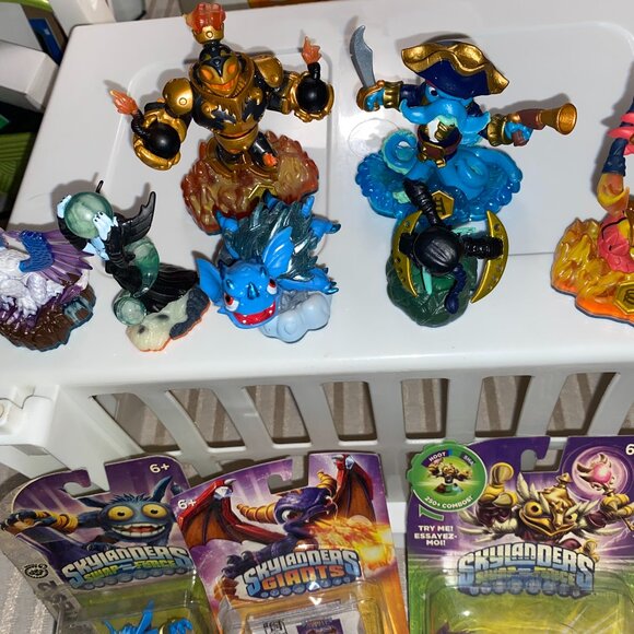 SKYLANDER FIGURES (12) FIGURES IN ALL. INCLUDES PORTAL OF POWER PS3/PS4 WII WII - Picture 3 of 6